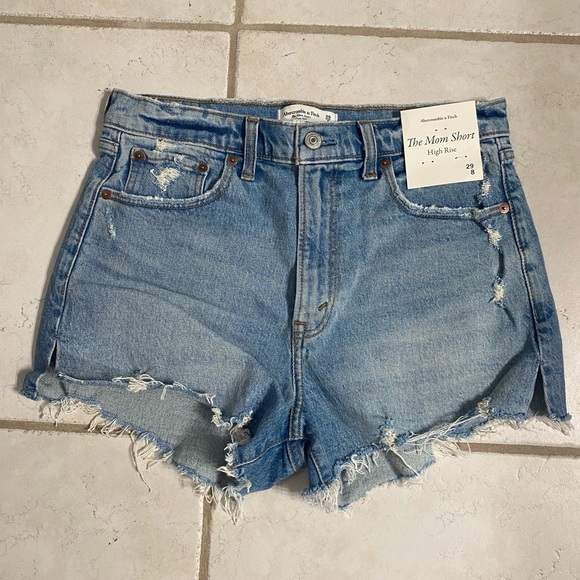 Abercrombie and Fitch High Rise Mom Shorts - Picture 2 of 10